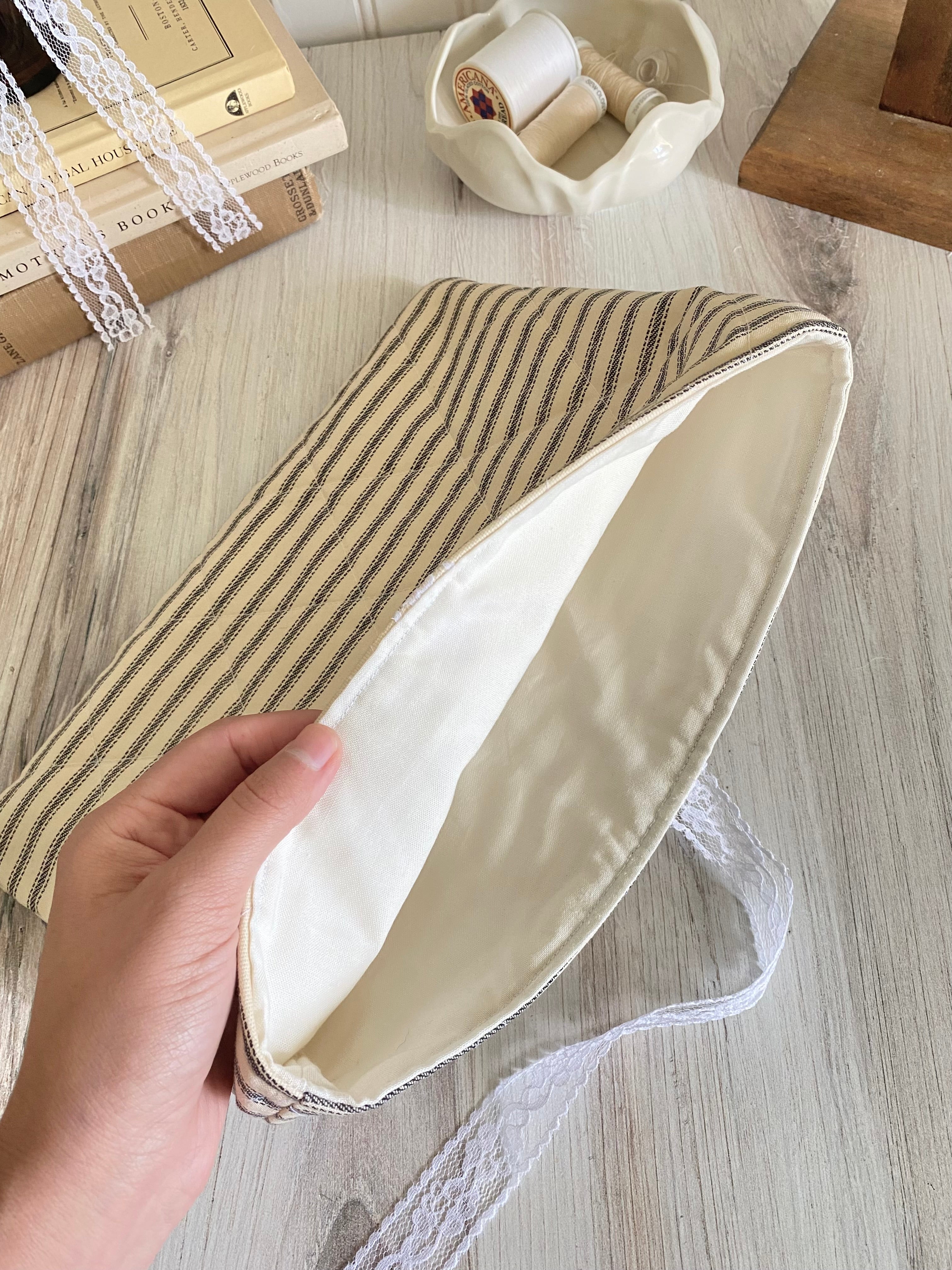 Vintage Stripe Book Sleeve (Old Version)