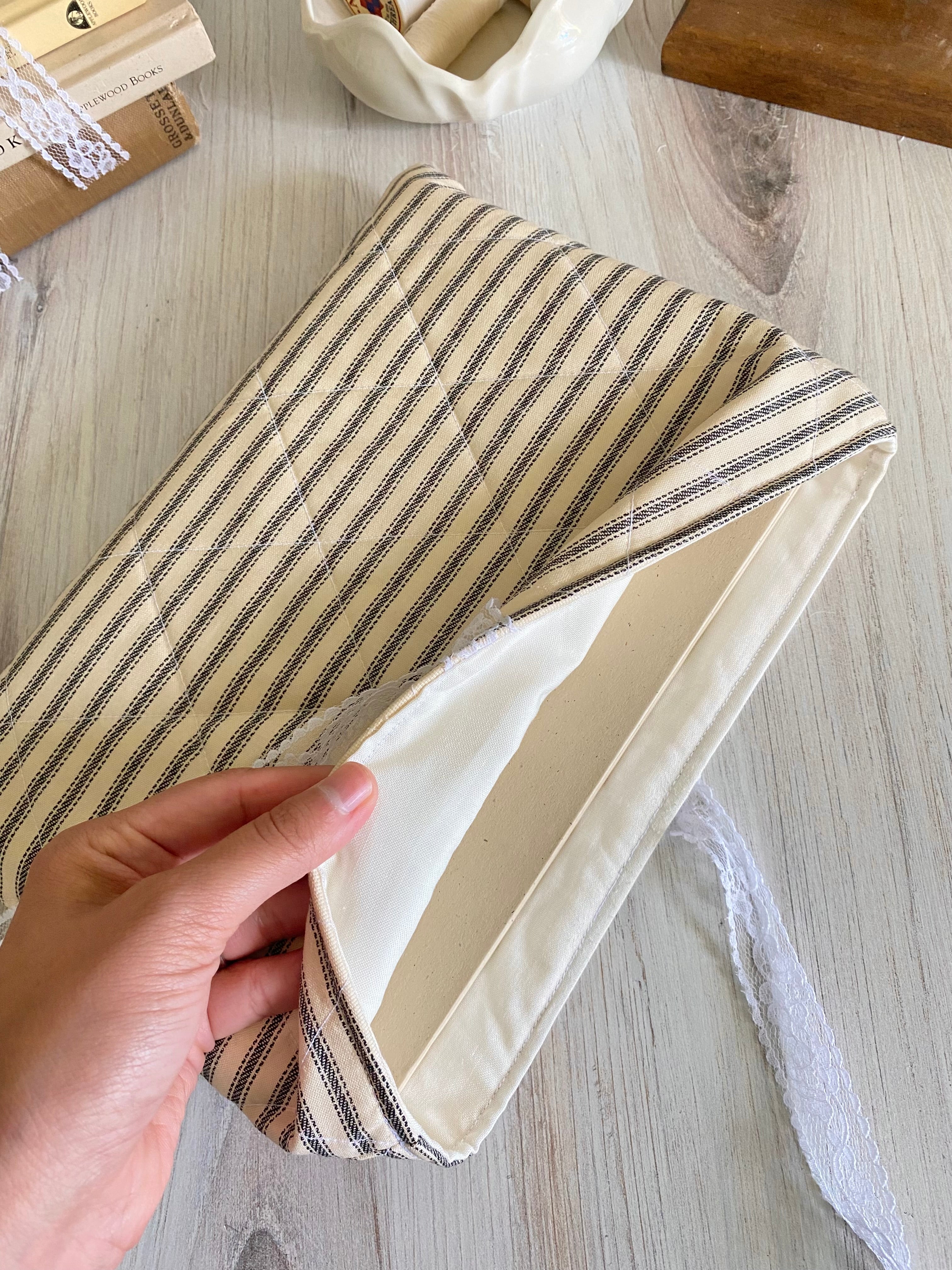 Vintage Stripe Book Sleeve (Old Version)